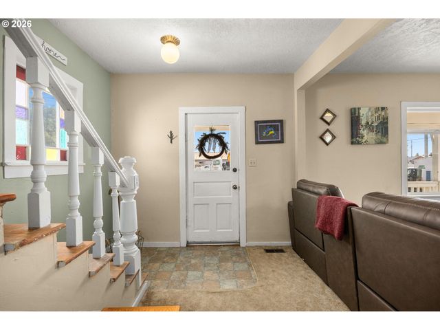 407 N LINCOLN St, Newberg, OR 97132