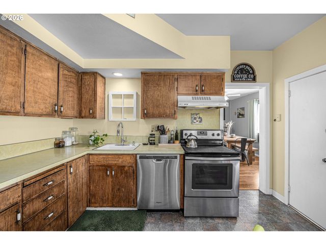 407 N LINCOLN St, Newberg, OR 97132