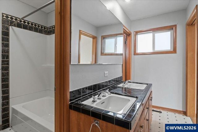 1535 Corina Dr SE, Salem, OR 97302