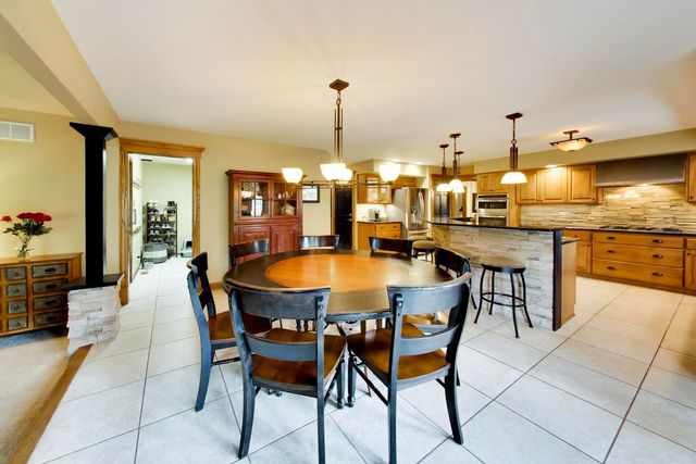 933 Spindletree Avenue, Naperville, IL 60565
