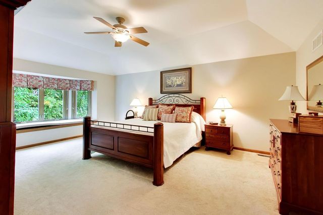 933 Spindletree Avenue, Naperville, IL 60565
