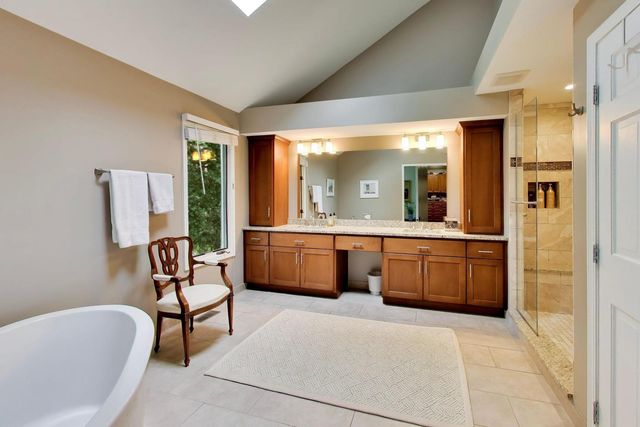 933 Spindletree Avenue, Naperville, IL 60565