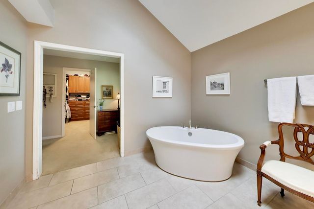 933 Spindletree Avenue, Naperville, IL 60565