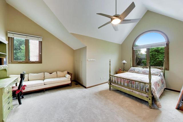 933 Spindletree Avenue, Naperville, IL 60565