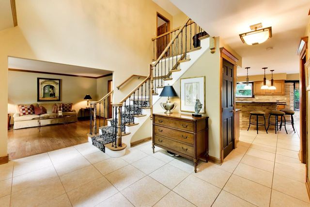 933 Spindletree Avenue, Naperville, IL 60565