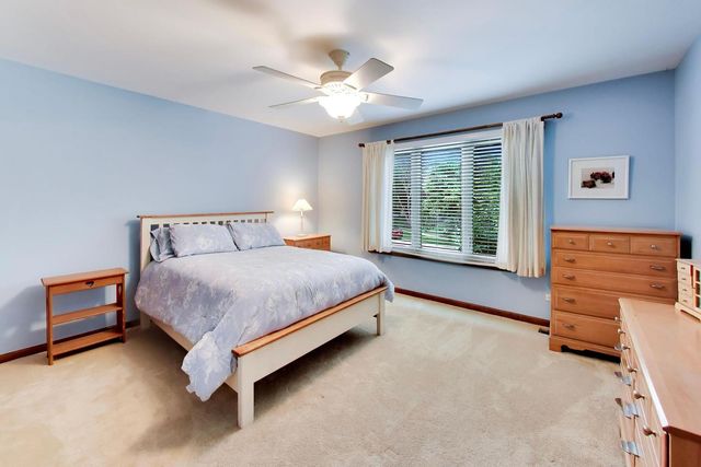 933 Spindletree Avenue, Naperville, IL 60565