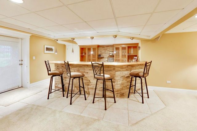 933 Spindletree Avenue, Naperville, IL 60565