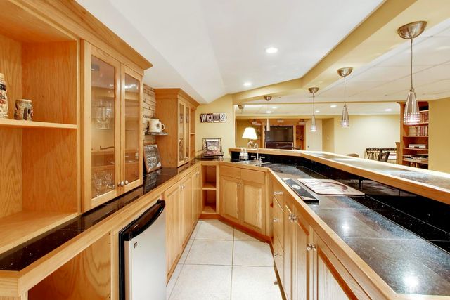 933 Spindletree Avenue, Naperville, IL 60565