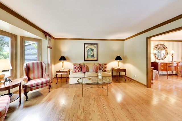 933 Spindletree Avenue, Naperville, IL 60565
