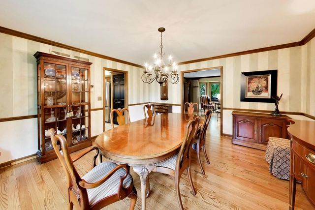 933 Spindletree Avenue, Naperville, IL 60565