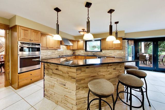 933 Spindletree Avenue, Naperville, IL 60565