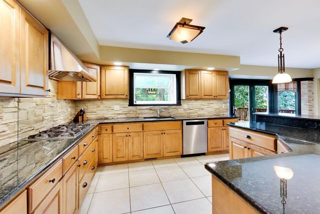 933 Spindletree Avenue, Naperville, IL 60565