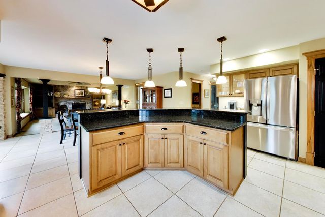 933 Spindletree Avenue, Naperville, IL 60565