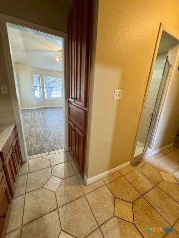 1301 Fieldcrest, New Braunfels, TX 78130