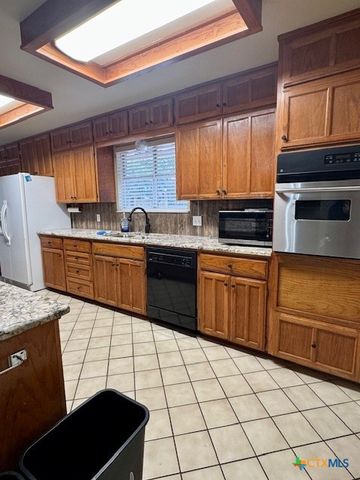 1301 Fieldcrest, New Braunfels, TX 78130