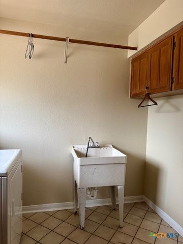 1301 Fieldcrest, New Braunfels, TX 78130