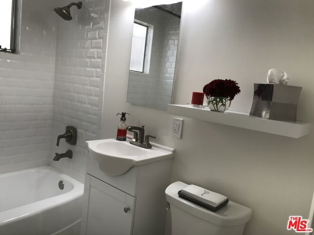 4058 9th Avenue, Los Angeles, CA 90008