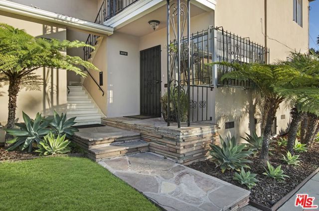 4058 9th Avenue, Los Angeles, CA 90008