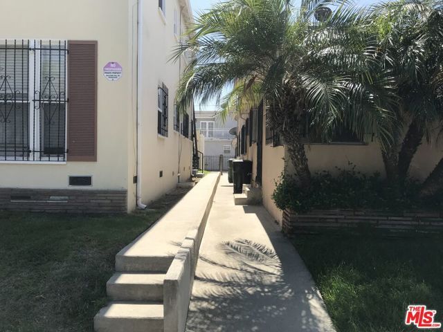 4058 9th Avenue, Los Angeles, CA 90008