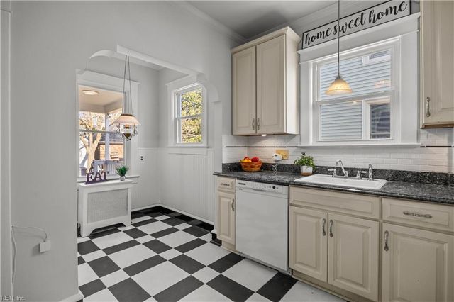 1105 Chesapeake AVE, Hampton, VA 23661