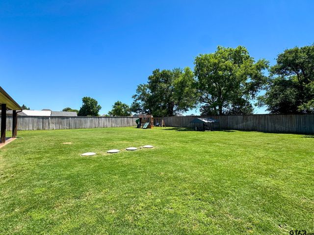 182 Zambezi Ln, Bullard, TX 75757