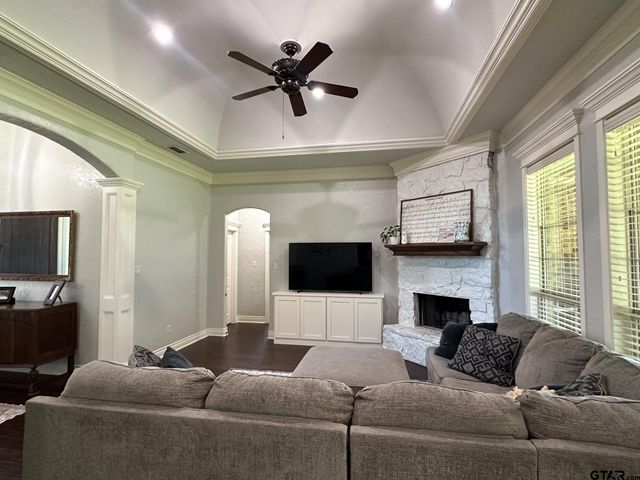 182 Zambezi Ln, Bullard, TX 75757