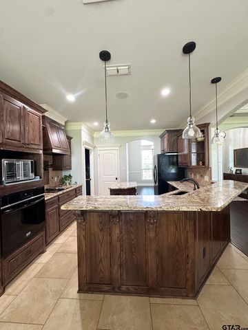 182 Zambezi Ln, Bullard, TX 75757