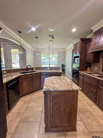 182 Zambezi Ln, Bullard, TX 75757