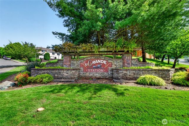 738 24th Avenue SW, Puyallup, WA 98373