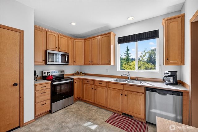 738 24th Avenue SW, Puyallup, WA 98373