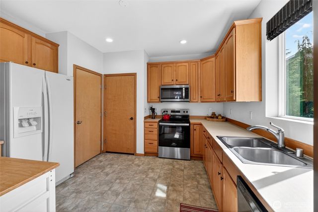 738 24th Avenue SW, Puyallup, WA 98373