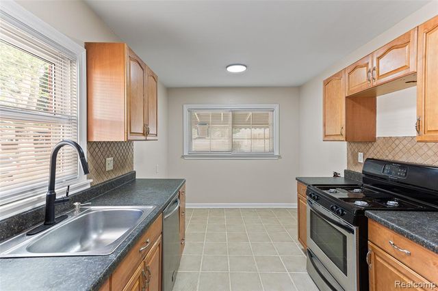 1653 London Avenue, Lincoln Park, MI 48146