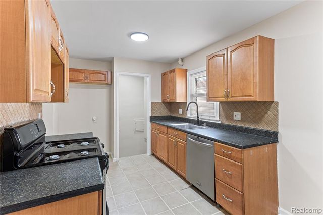 1653 London Avenue, Lincoln Park, MI 48146