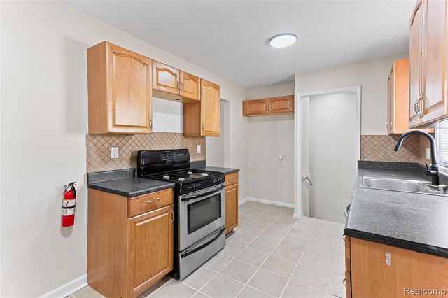 1653 London Avenue, Lincoln Park, MI 48146