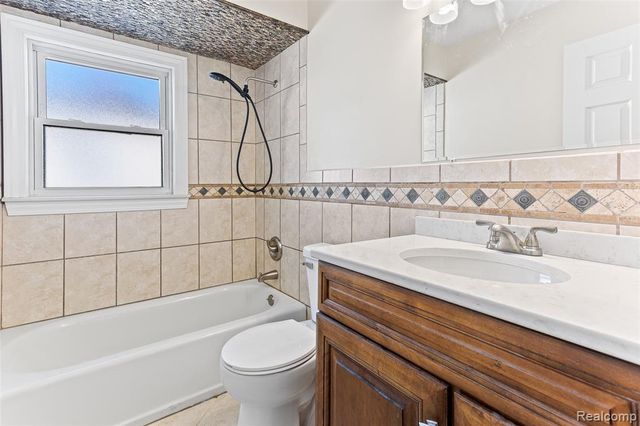 1653 London Avenue, Lincoln Park, MI 48146