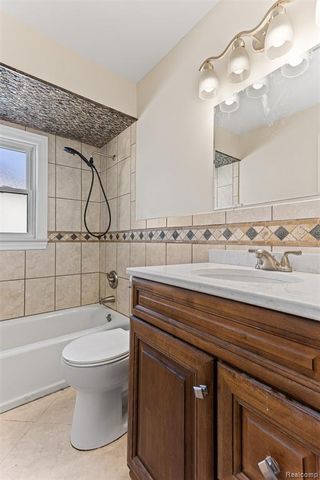 1653 London Avenue, Lincoln Park, MI 48146