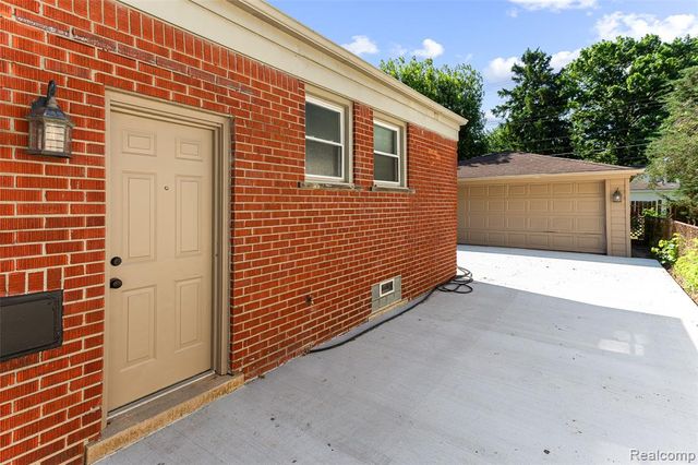 1653 London Avenue, Lincoln Park, MI 48146