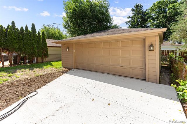 1653 London Avenue, Lincoln Park, MI 48146