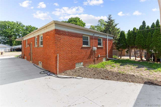 1653 London Avenue, Lincoln Park, MI 48146