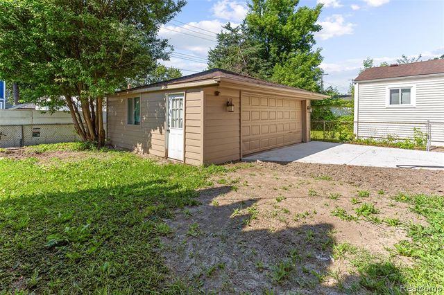 1653 London Avenue, Lincoln Park, MI 48146