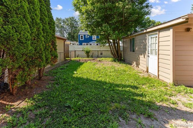 1653 London Avenue, Lincoln Park, MI 48146