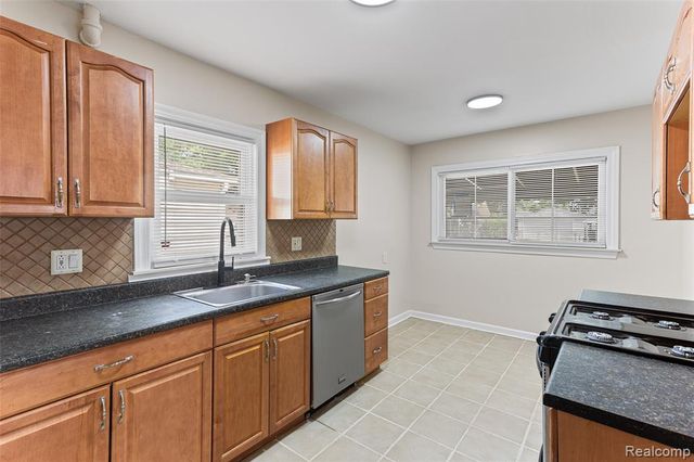 1653 London Avenue, Lincoln Park, MI 48146