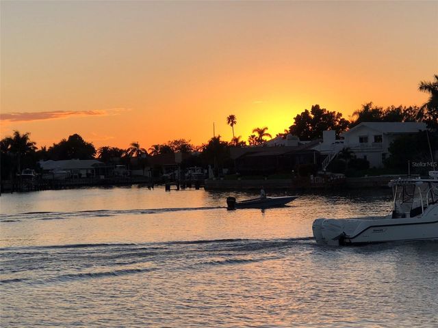 6 ACADEMY WAY S 23A, St Petersburg, FL 33711