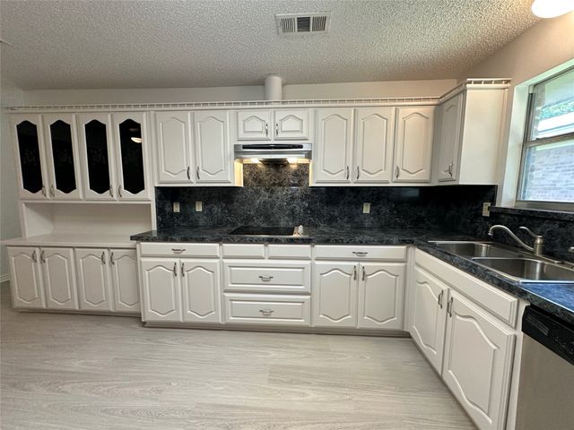 823 Madrid Drive, Duncanville, TX 75116