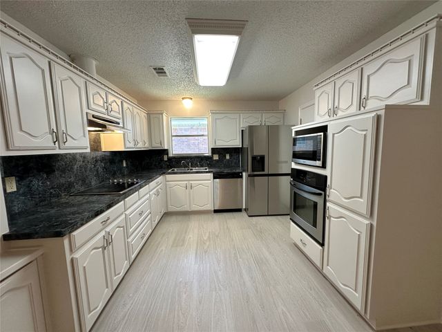 823 Madrid Drive, Duncanville, TX 75116