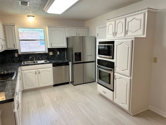 823 Madrid Drive, Duncanville, TX 75116