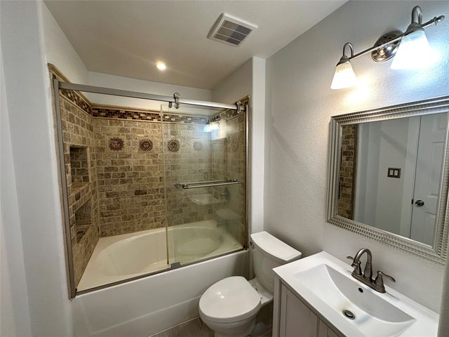 823 Madrid Drive, Duncanville, TX 75116