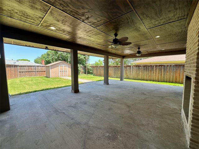 823 Madrid Drive, Duncanville, TX 75116