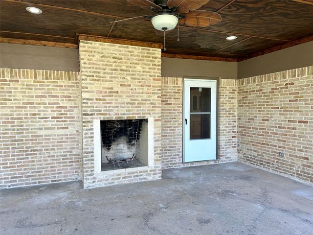 823 Madrid Drive, Duncanville, TX 75116