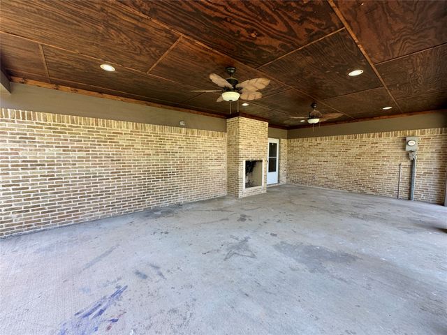 823 Madrid Drive, Duncanville, TX 75116